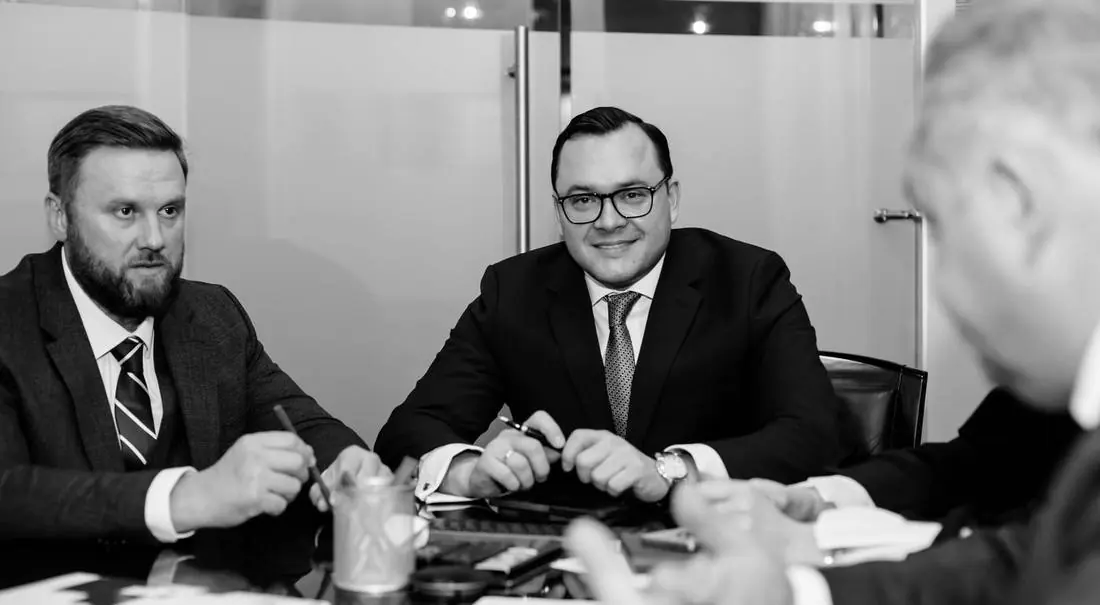 Юристы ООО «Ковалев и партнеры» на переговорах с клиентом